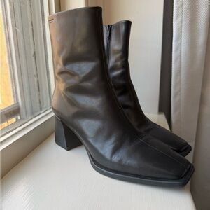 Vagabond Hedda Leather Ankle Boots. Size 8. Black.